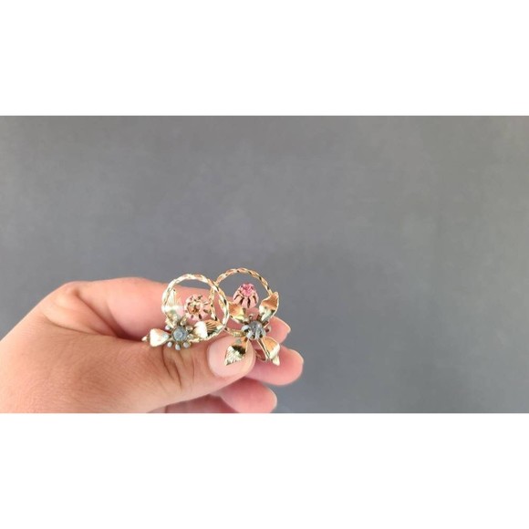 Filigree Flower Rhinestone Screwback Earrings - Picture 10 of 10